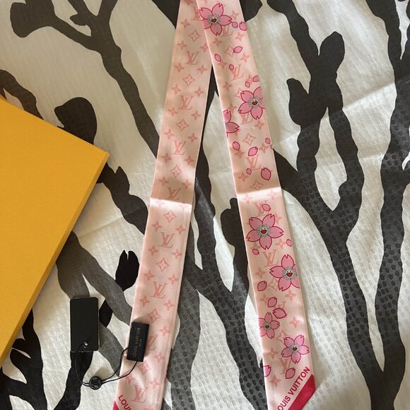 Louis Vuitton x Takashi Murakami Blossom Scarf - Picture 3 of 4